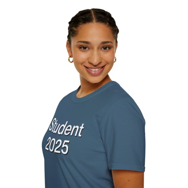 Student 2025 T-shirt – Perfekt gave til årets studenter | Fejr huen med stil 🎓 - Billede 3