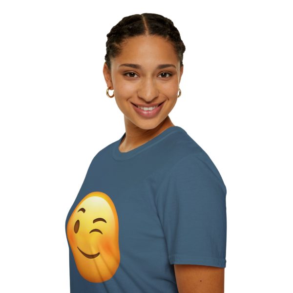 Wink Emoji T-shirt – Sjov og flabet emoji T-shirt | Humor, flirt og attitude - Billede 11