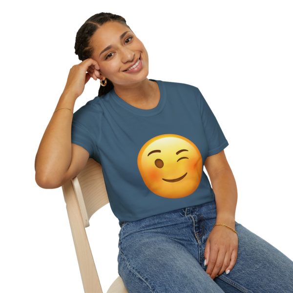 Wink Emoji T-shirt – Sjov og flabet emoji T-shirt | Humor, flirt og attitude - Billede 10